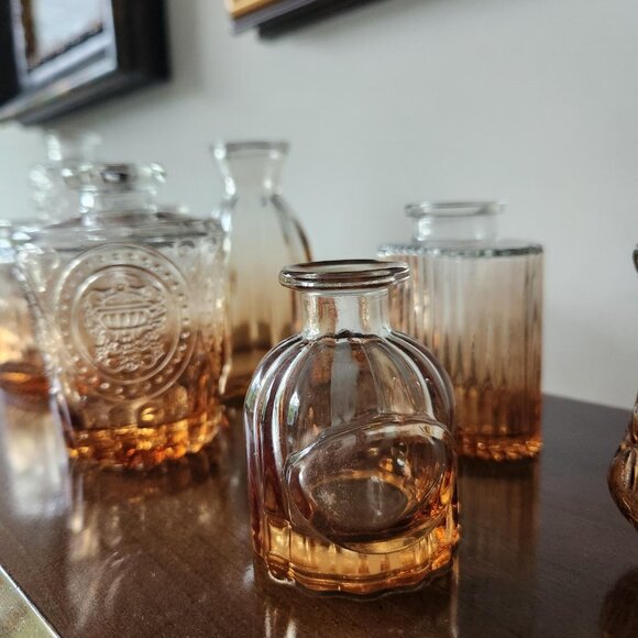 Small glass bud vases - Picture 3 of 6